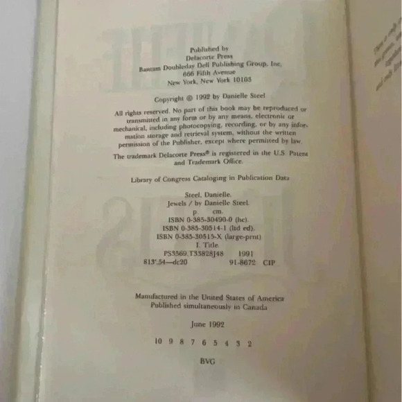 Danielle Steel Jewels Hardcover book - Picture 13 of 13